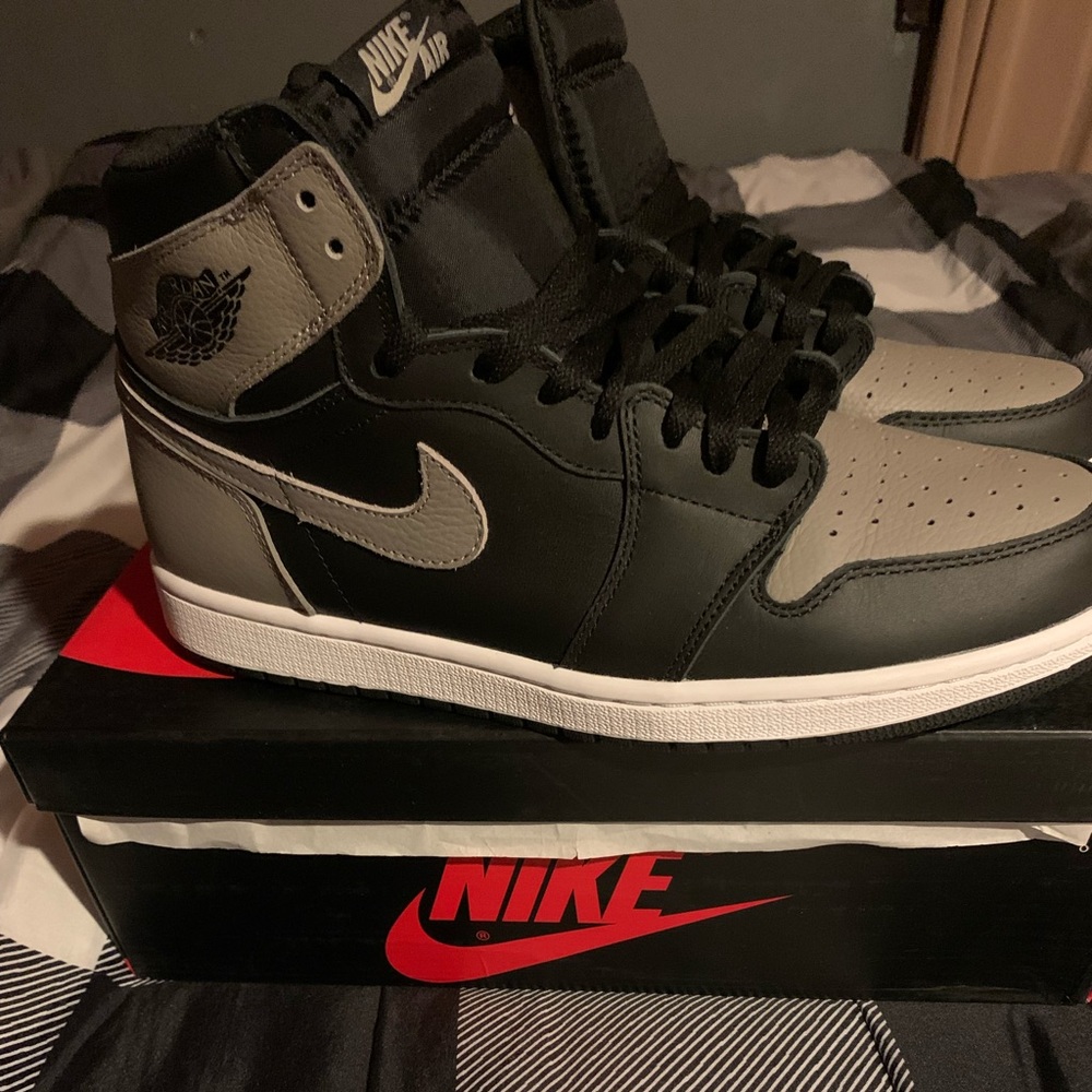 Air Jordan 1 Shadow